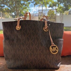 Michael Kors jet set Brown Signature Tote Bag